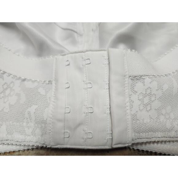 Everyday Comfort and Elegance White Playtex 52DD Bra with Soft Supportive Fit - Picture 4 of 8